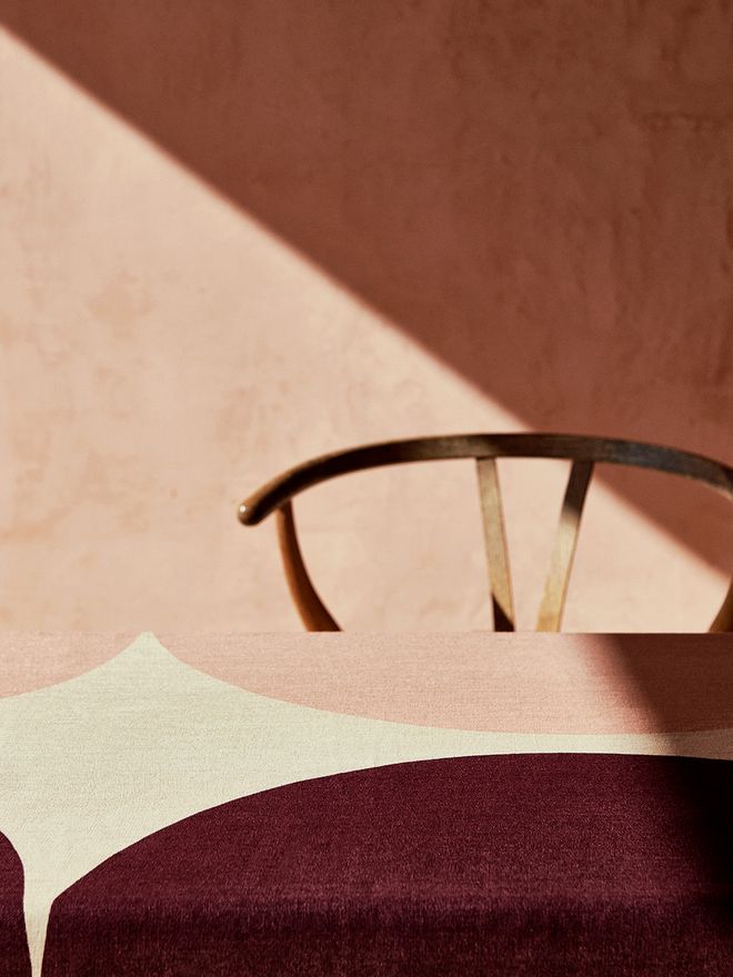 Marimekko  Härkä table cloth, 140 x 245 cm, linen - pink - burgundy