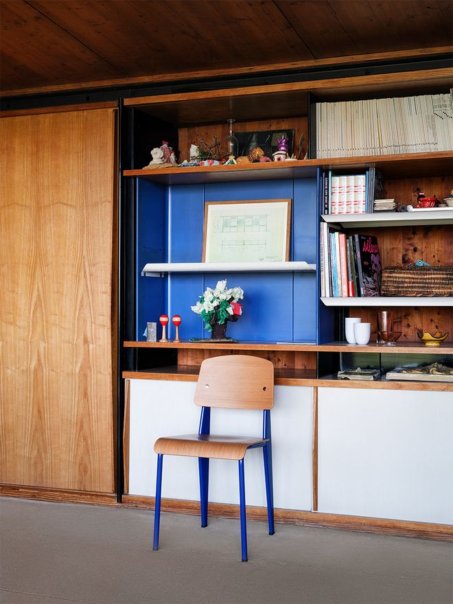 Jean Prouvé Standard chair in bleu Marcoule