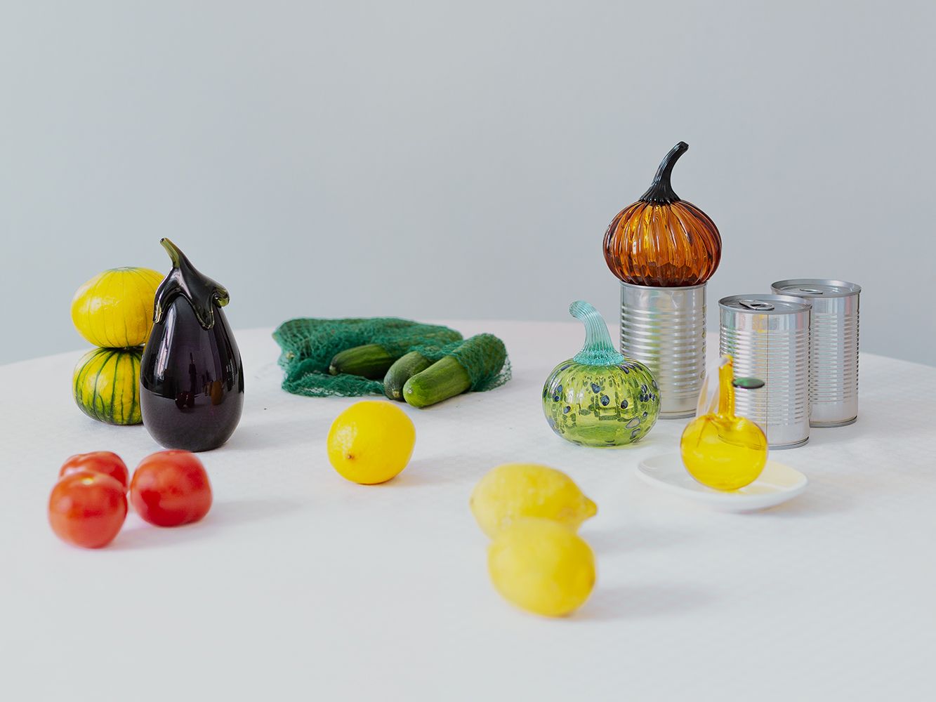 Playful vegetables and fruits flourish in Oiva Toikka's glass