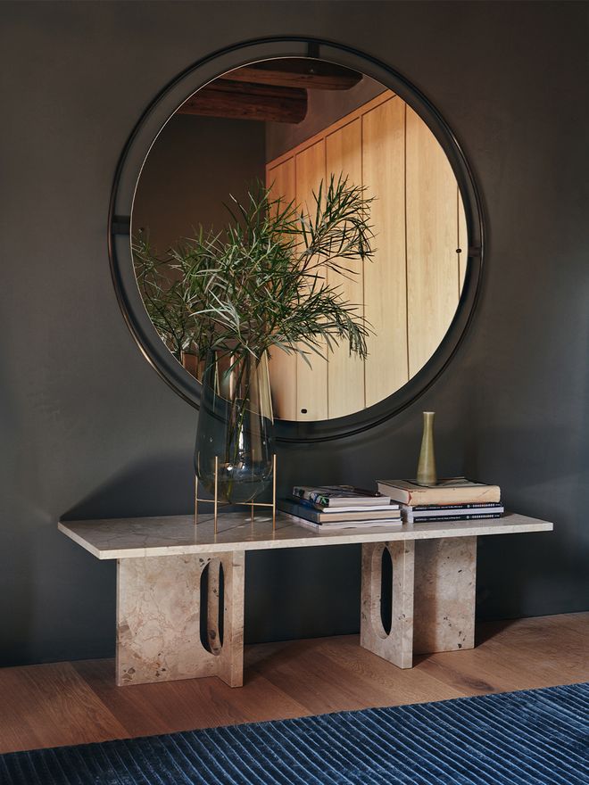 Menu: Androgyne lounge table