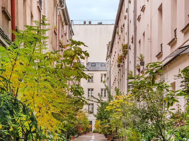 Paris on foot: Rue du Faubourg-Saint-Denis