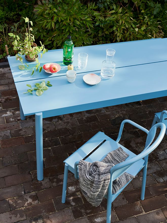 Muuto Linear Steel table
