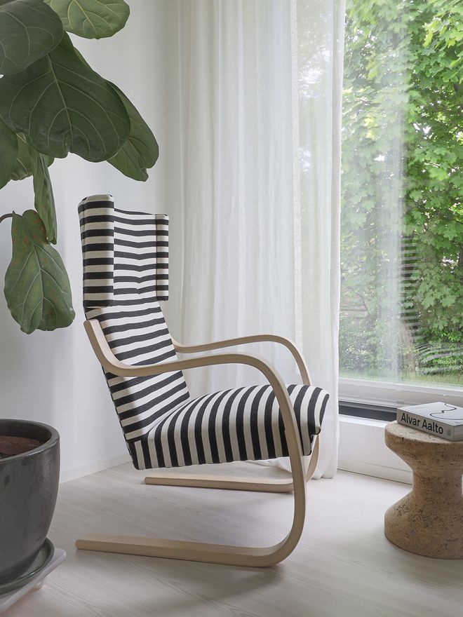 An image featuring Artek's Aalto armchair 401 as part of the living room interior.