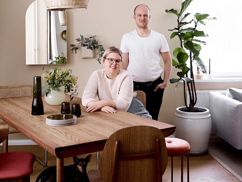 Kaksio Helsingissä sisustettiin pehmeillä ja lämpimillä sävyillä