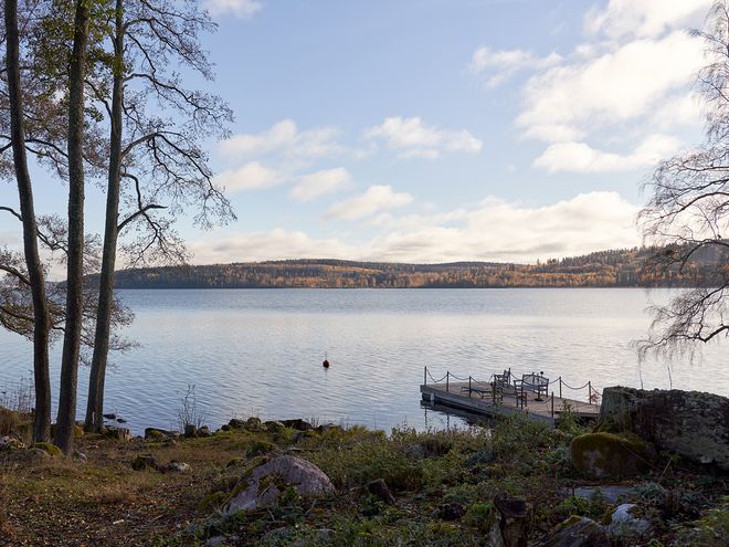 A lakeside lot