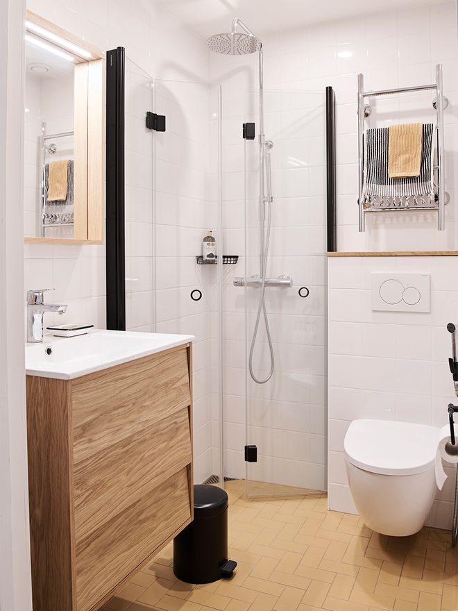An image of Asli Ufacik's home: the bathroom decor.
