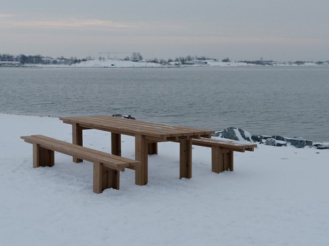 Vaarniin Osa-terassipöytä ja -penkit