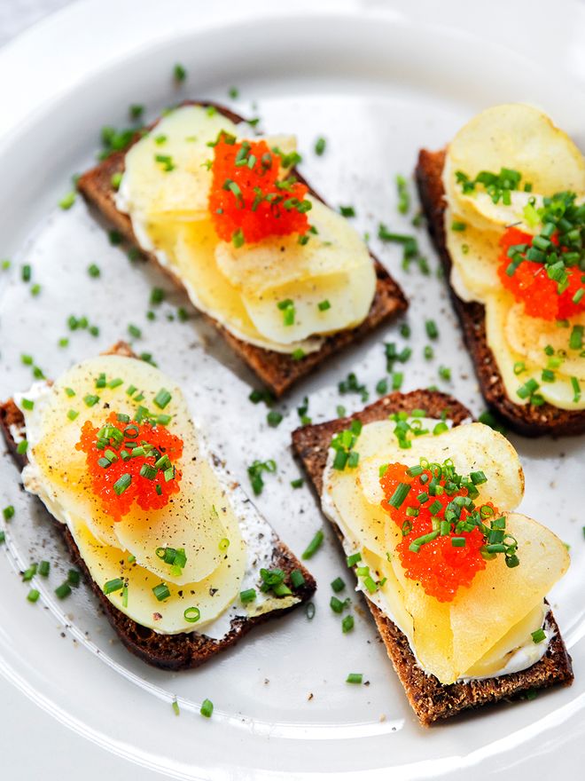 Slices of Christmas bread on a plate