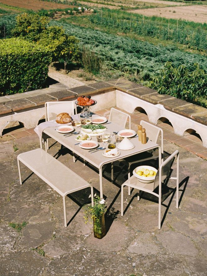 Summer table in full bloom – enjoy alfresco moments with Nuria Val