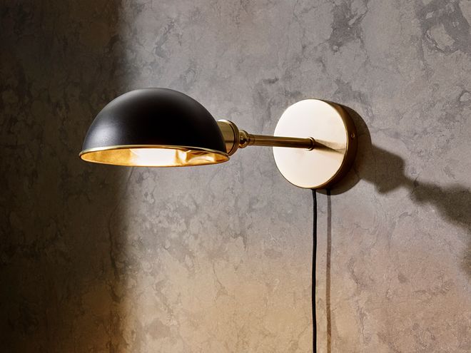 Menu  Walker ceiling/wall lamp, black - brass