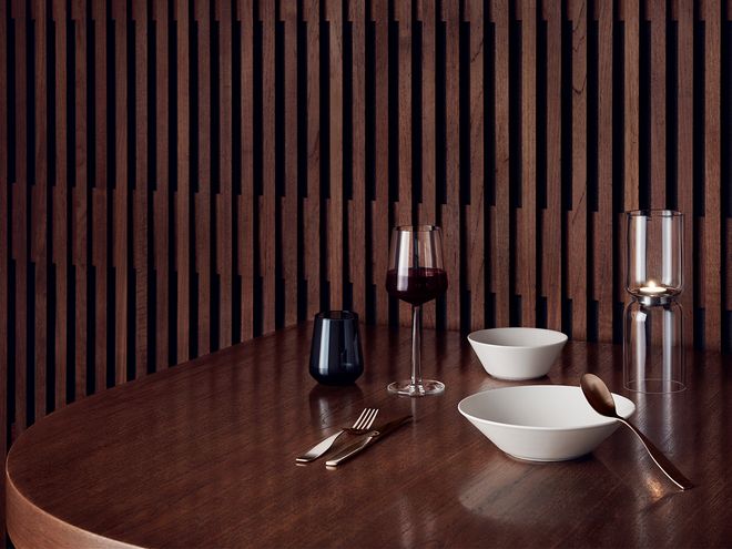 A table setting featuring Iittala's Teema tableware and Essence wine glasses.