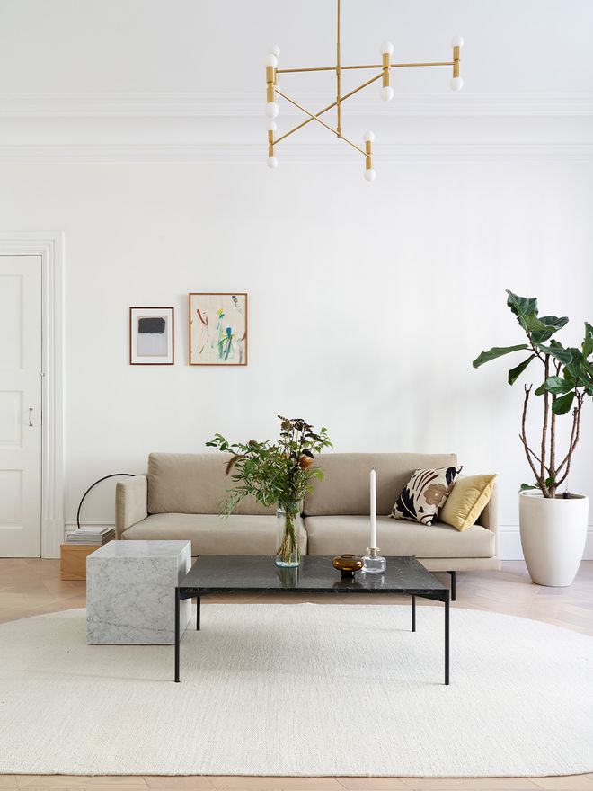 Menu  Plinth table, cube, white Carrara Marble