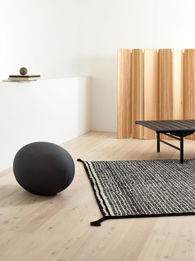 Woodnotes  Grid rug, white - black