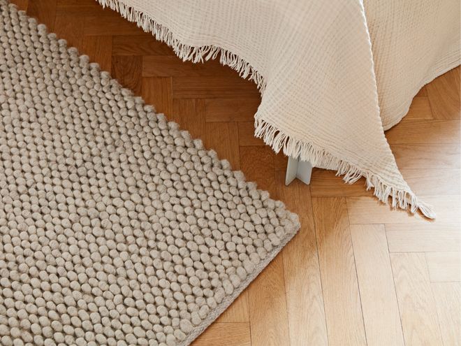Hay Peas wool rug in soft grey