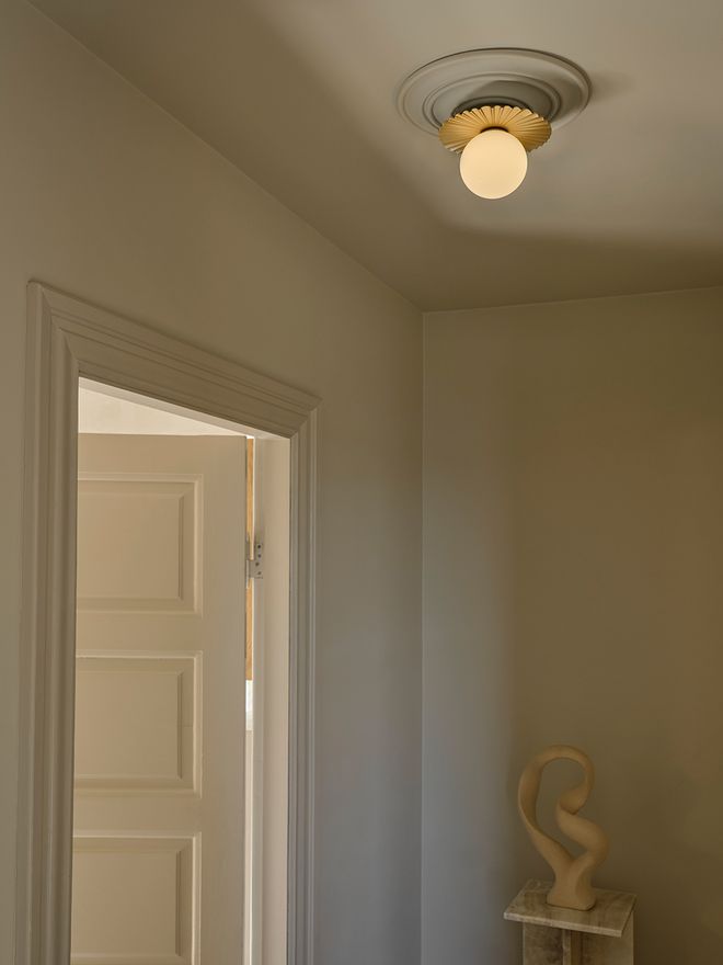 Yksityiskohta Nuuran kattovalaisimesta