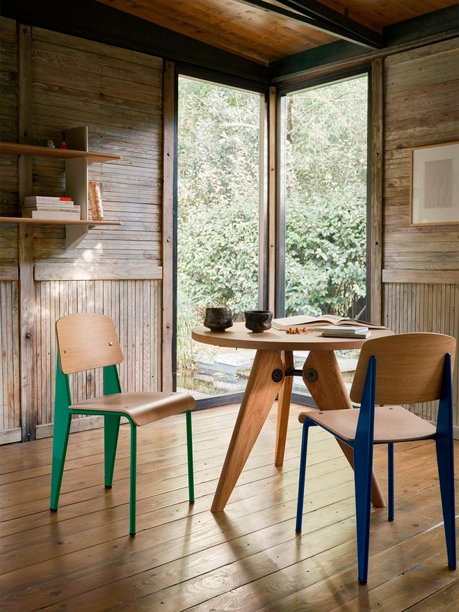 an image featuring Vitra's Standard chairs beside the Gueridon dining table, as part of the dining room decor.