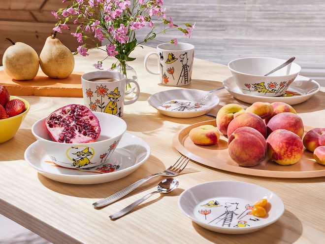 Summery table setting with Arabia's Moomin ABC tableware.