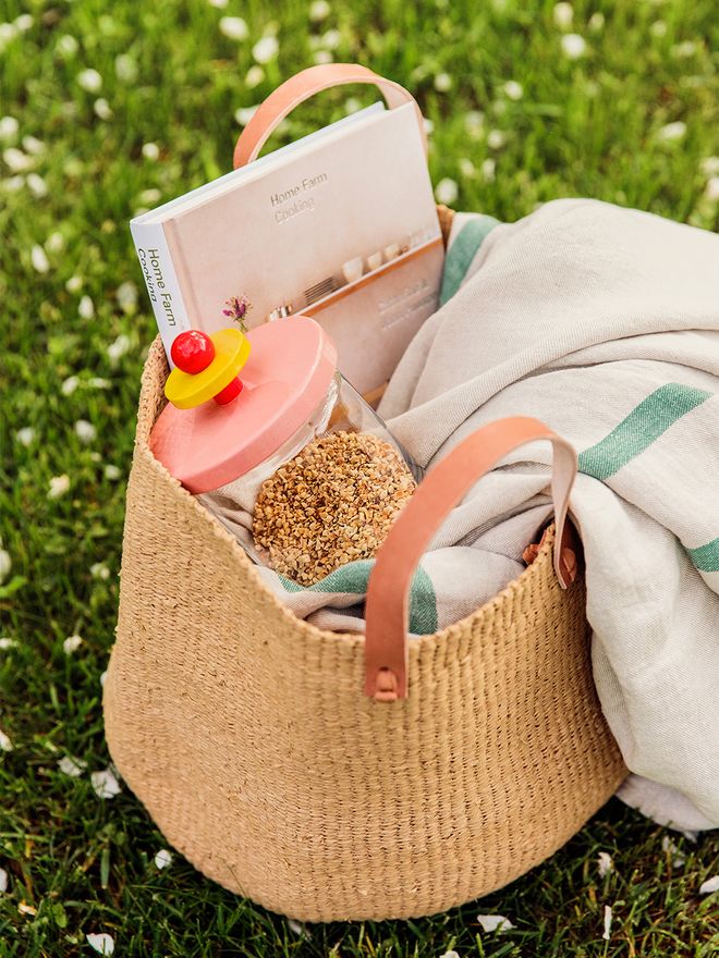 An image of Alessi's Sottsass jar in a basket on the lawn.