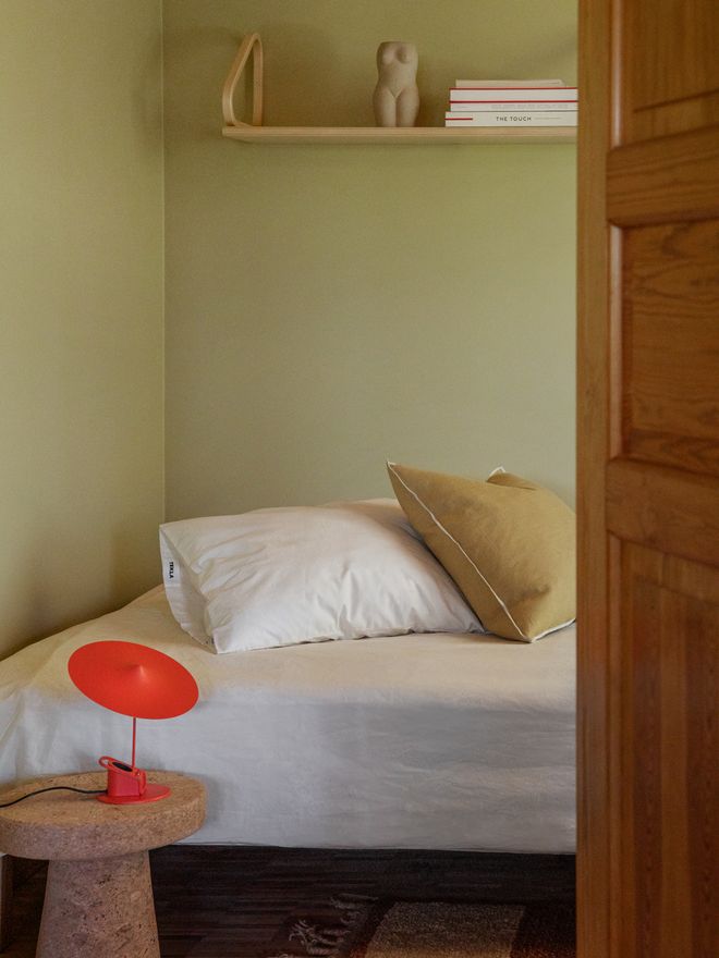Wästberg  w153 Ile table lamp, poppy red
