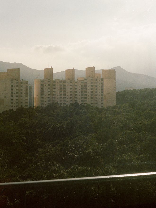 An image of apartment buildings and mountains in Seoul