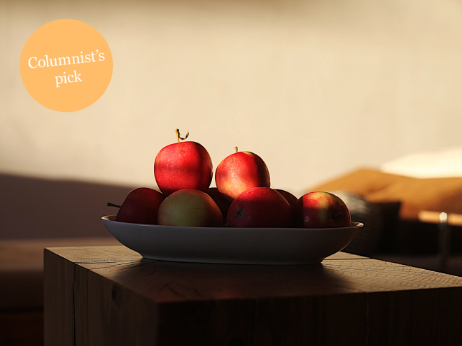 Red apples on a plate