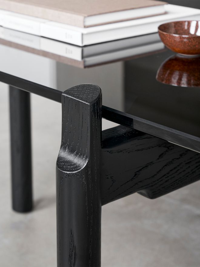 Wendelbo table detail