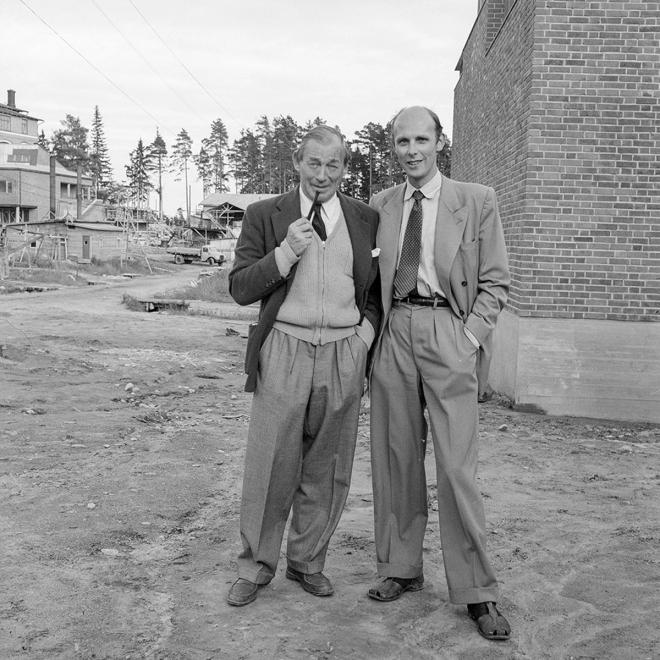 Alvar Aalto (left) and Göran Schildt photographed together in 1954 at a construction site