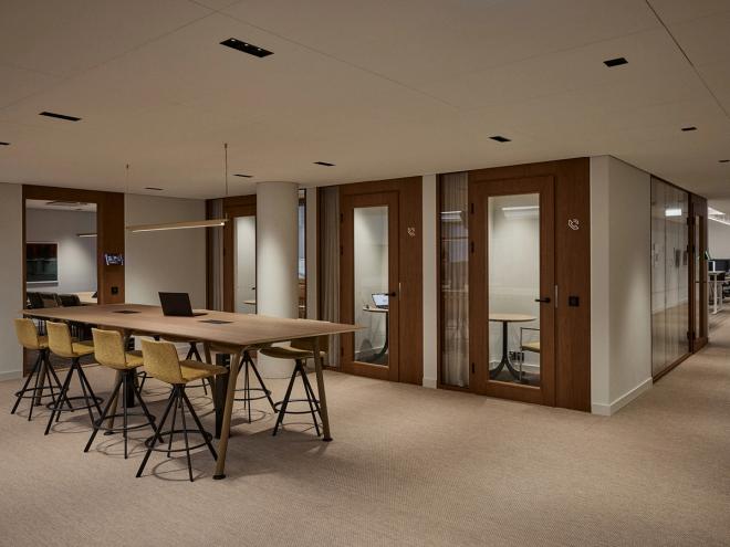 Soundproof phone booths