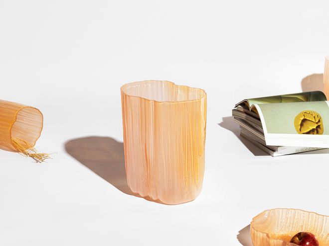 Big Melt vase in peach colour