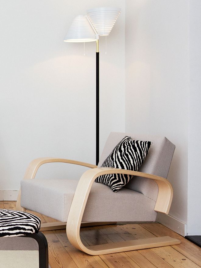 Artek Aalto armchair 400 "Tank", off-white