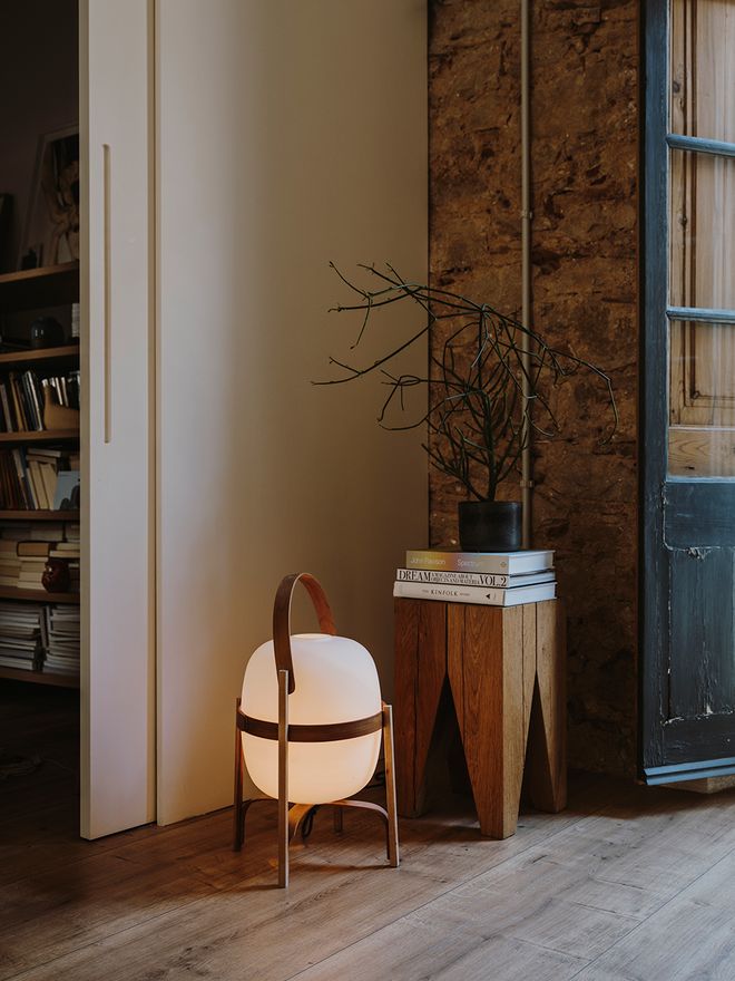 Santa & Cole Cesta table lamp
