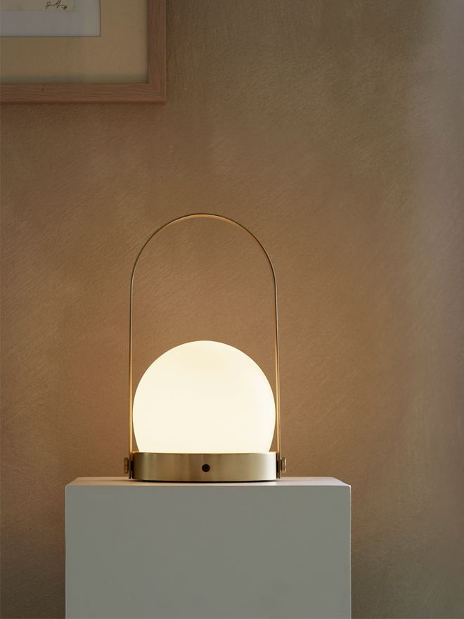 Menu Carrie lamp in brass