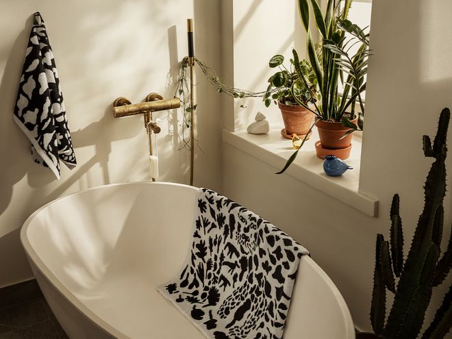 Iittala OTC Gepardi kylpypyyhe, musta - valkoinen
