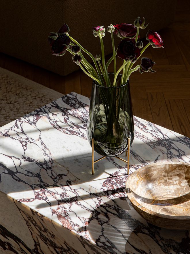 Menu  Plinth table, low, Calacatta Viola