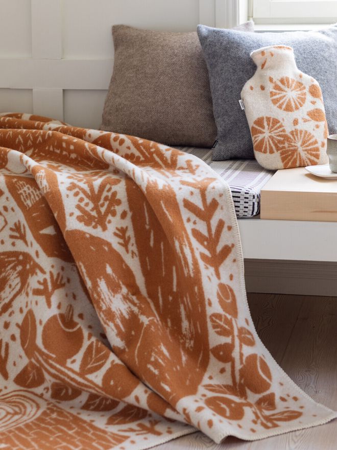 Lapuan Kankurit Metsikkö blanket, cognac - white