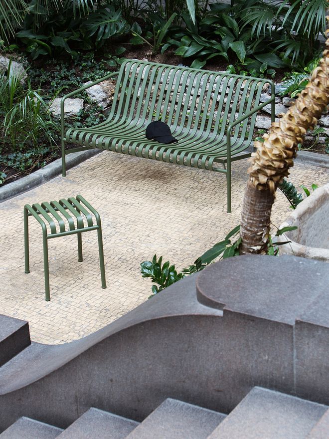 Hay's Palissade lounge sofa in a garden.