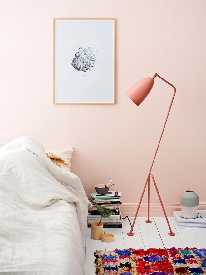 Gräshoppa floor lamp in vintage red