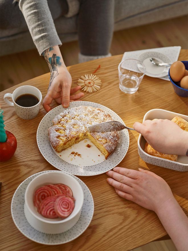 Nordic holiday table 2022: Arabia Mainio Sarastus plate