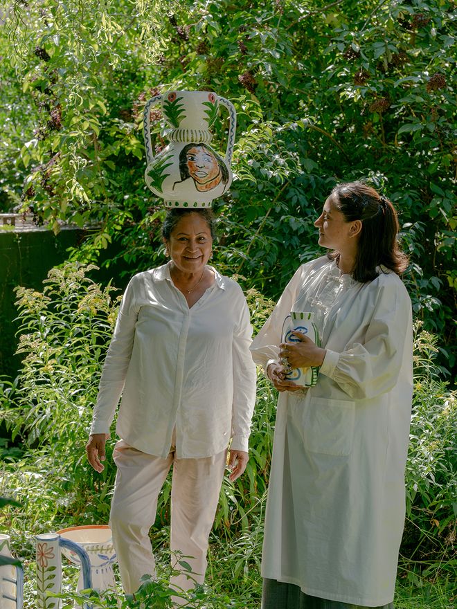 Shirley Villavicencio Pizango with her mother in the garden