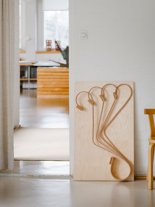 Aalto puureliefi, koivu, kuvattuna Aallon ateljeella