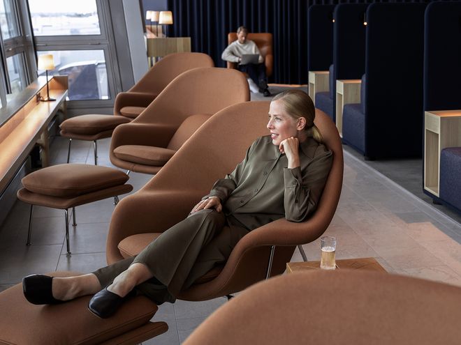 Knoll Womb lounge chairs at Finnair Lounge