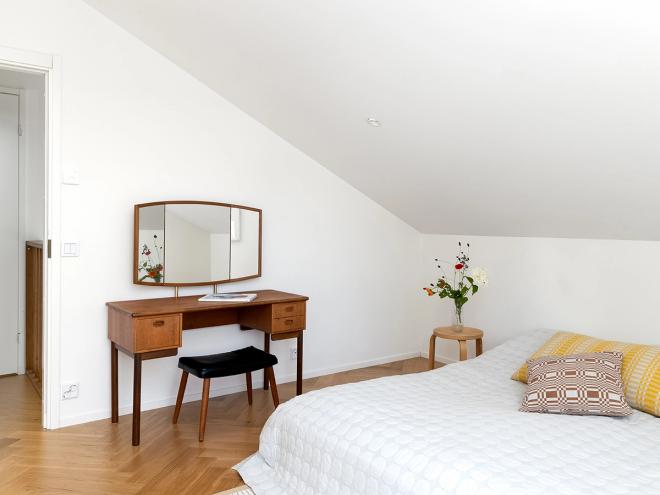 Bedroom with oak parquet floors