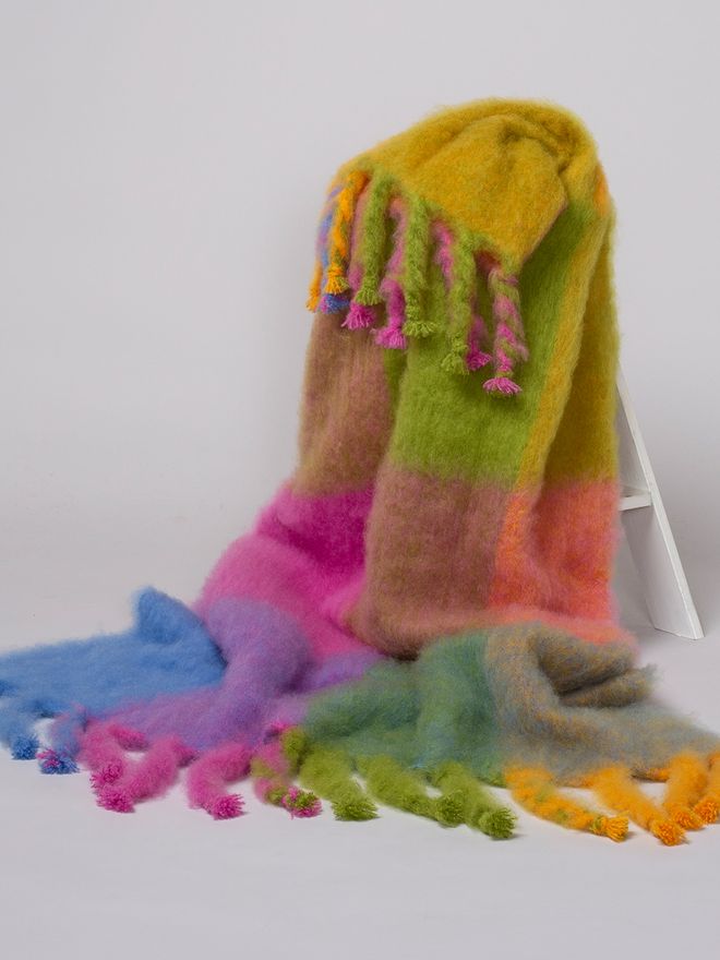 Lena Rewell  BonBon mohairhuopa 130 x 180 cm