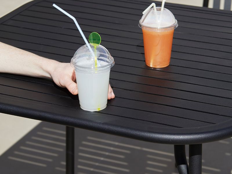 Päivitä pöytä parvekkeelle – 9 monikäyttöistä ulkopöytää pieneen tilaan!