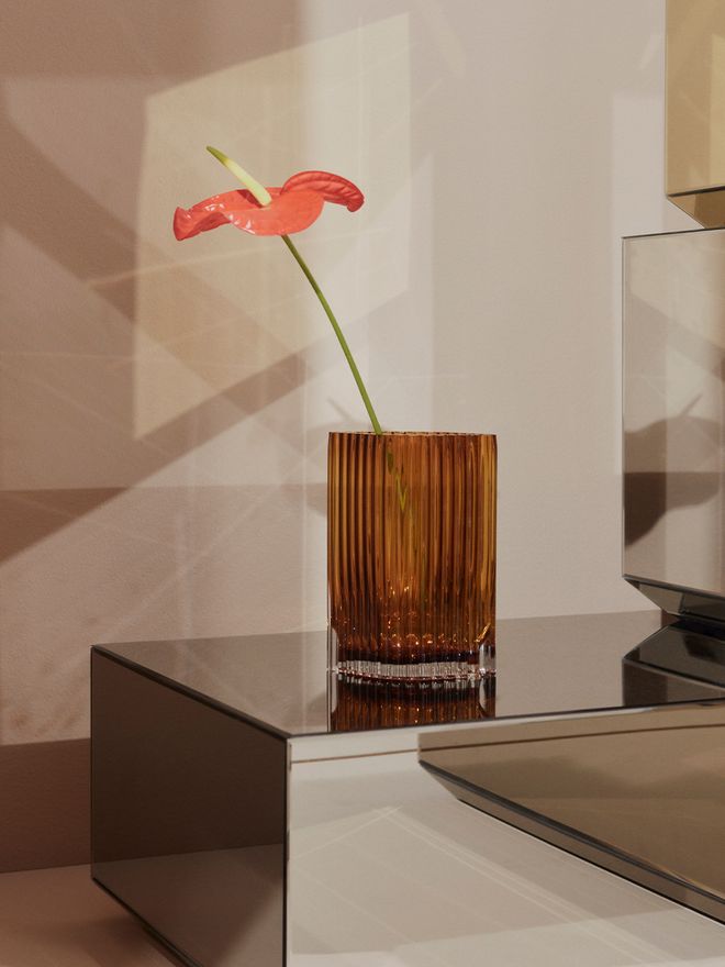 Avotakka’s picks for the 70s style: “Chocolate brown, amber and brass are particularly appealing!”
