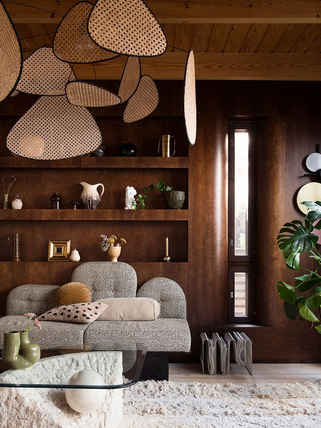 A fixed open shelf in the living room