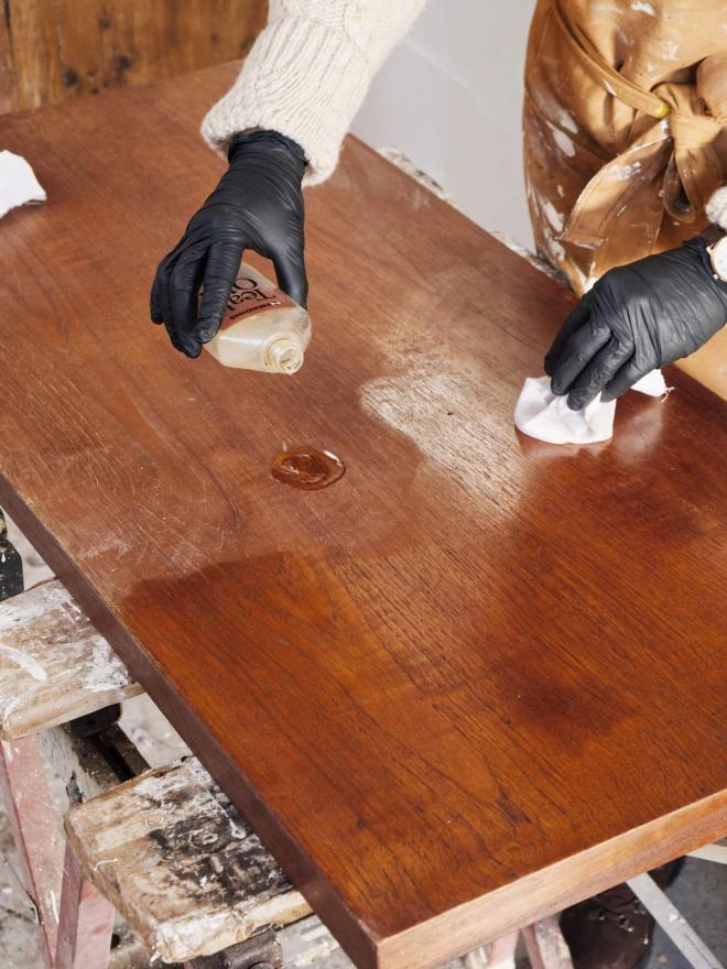 Using teak oil