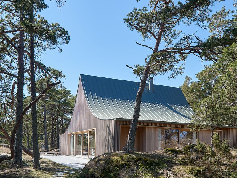 Krokholmenin saarella lomaillaan modernissa huvimajatunnelmassa