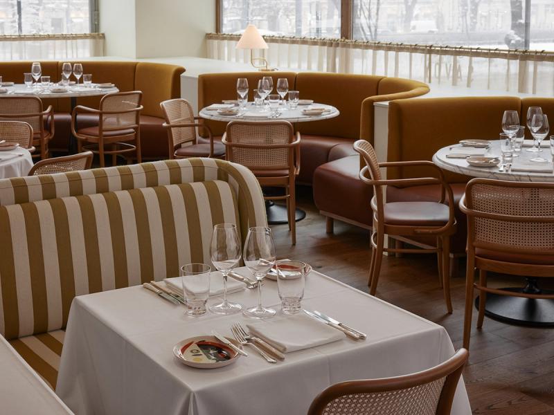 Café Savoy on kuin tyylikäs Ranskan-serkku