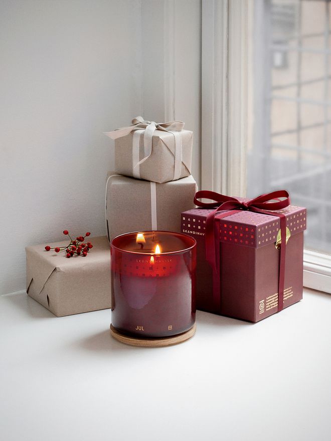 Skandinavisk Scented candle with lid, JUL, 400 g